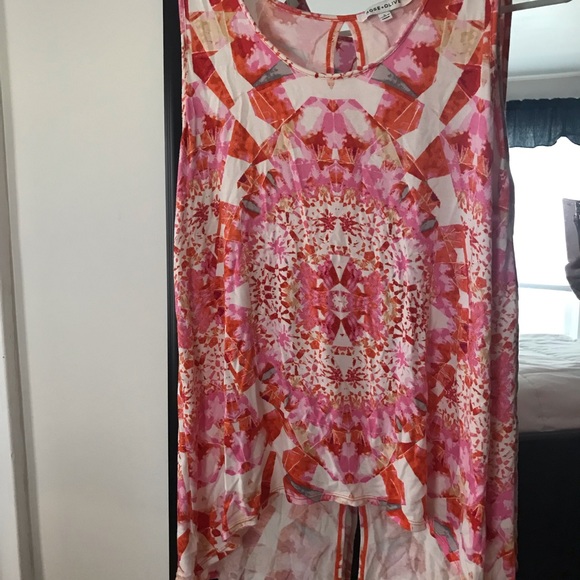 Two size large tops in great condition hardly worn - Picture 5 of 6